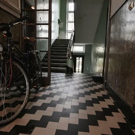 Smulikowskiego 9 * Warszawa