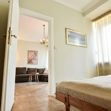 Smulikowskiego 9 * Varsó